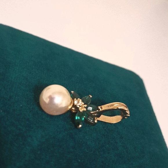 Vintage Roman Gold Tone Green Crystal Pearl Pendant - Picture 5 of 6